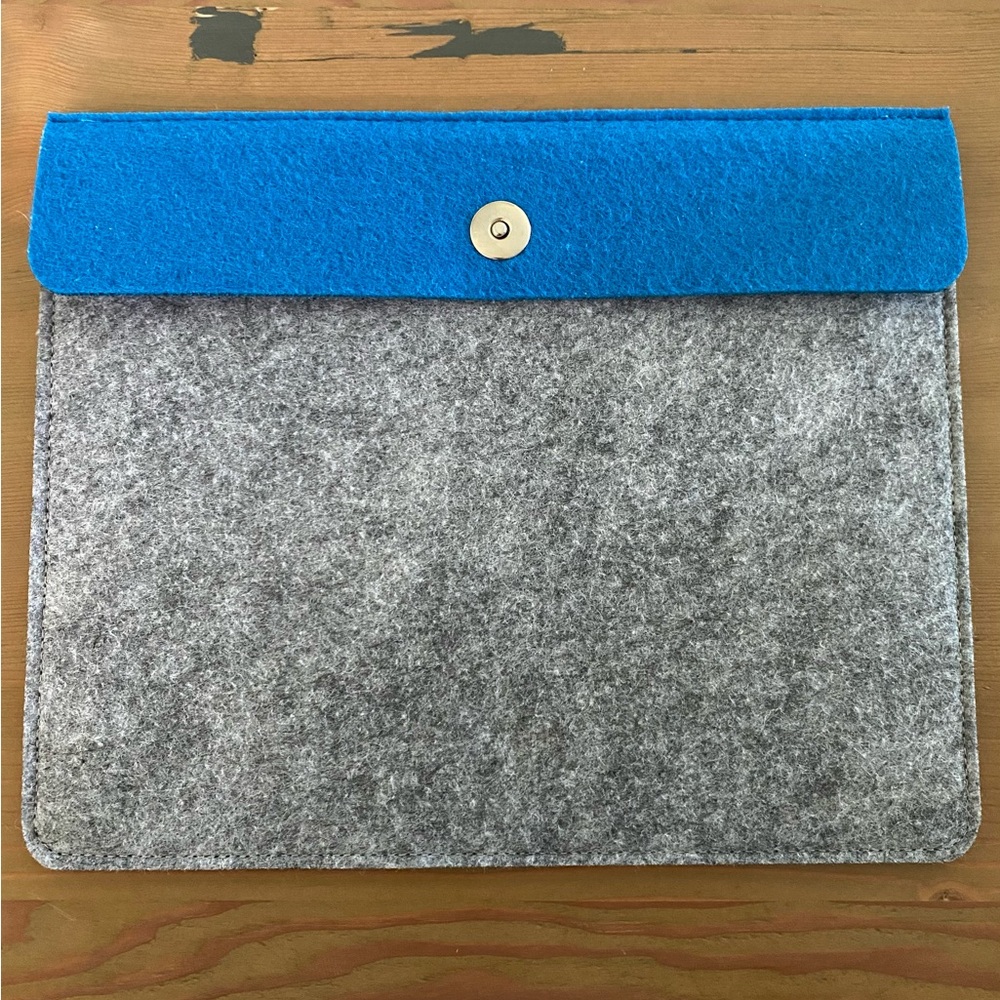 Port Authority felt tablet sleeve